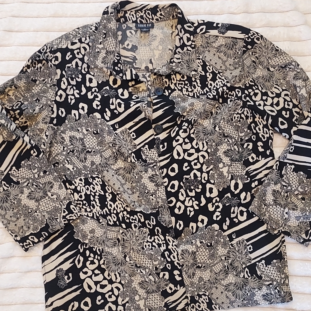 4/$18 Leslie Fay Black and Cream Blazer with Artistic Patterns